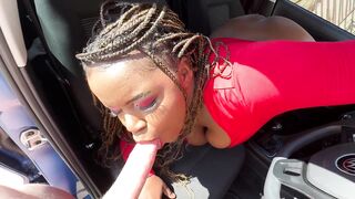 White Guy Makes a Thick Black Girl Squirt in the Car