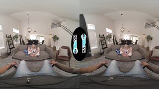 WETVR Helpful Coach Bangs Cheerleader Cecelia Taylor In VR Porn