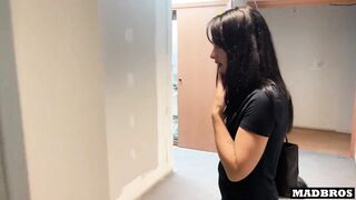 A pretty French girl cheats on her husband to secretly fuck his construction site colleagues!!!